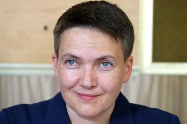 "Она их не моет"? Фото Савченко с ногами на столе ужаснуло сеть