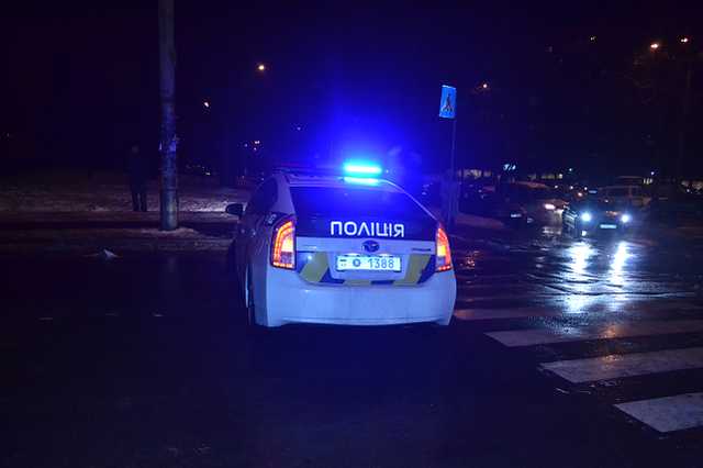 Під Києвом чоловік зі зброєю влаштував перестрілку з копами