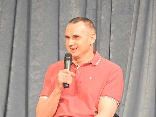 Сенцов прокоментував поверхневі запитання журналістів