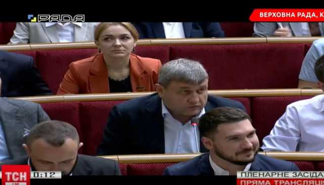 Депутатов-кнопкодавов не исключат из «Слуги народа,» они отдадут свои зарплаты на благотворительность