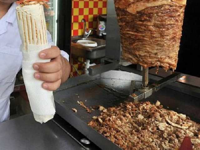 Отравились более 40 человек: под Одессой суд арестовал киоск по продаже шаурмы