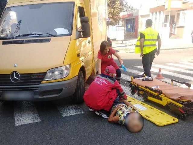 В Черкассах водитель Mercedes сбил двух женщин на «зебре»