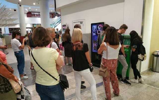 Масштабный сбой в ПриватБанке продолжился: клиенты в панике