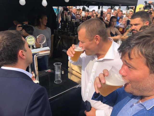 Зеленский и Богдан выпили пива с Филатовым