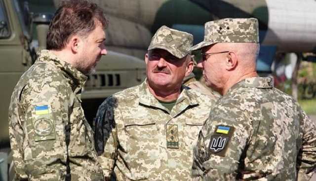 Глава Минобороны и начальник Генштаба посетили линию фронта