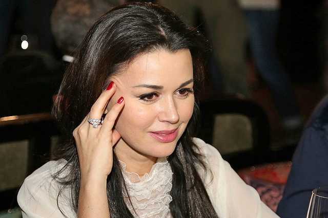 Анастасия Заворотнюк в апреле узнала диагноз и обратилась к Зеленскому