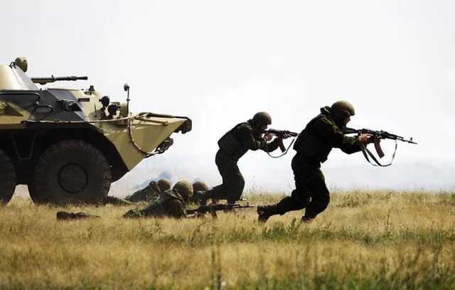 В России на учениях БТР переехал двух росгвардейцев, один из них погиб
