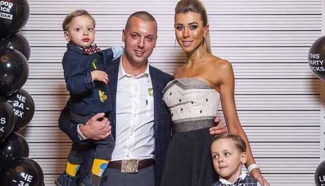 Казино, стриптизерши и приколы с "кокаином": эксклюзивные фото с дня рождения сына Гонтаревой