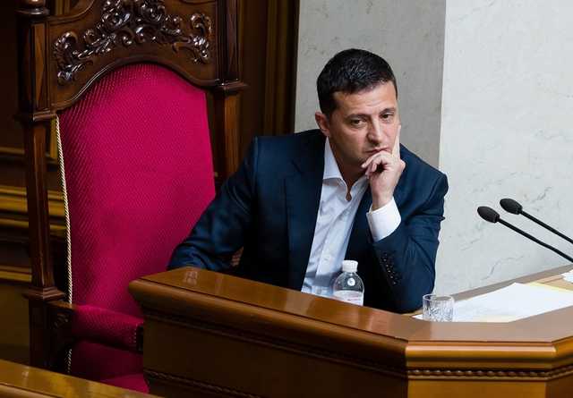 Зеленському виписали посвідчення члена товариства сліпих