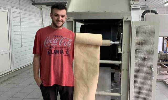 Украинский студент запускает линию производства бумаги из опавших листьев