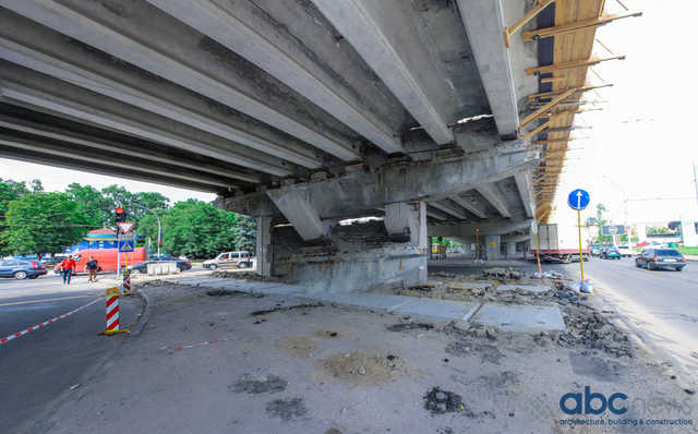 Внезапная "усталость": опубликованы новые фото и видео недавно открытого моста в Киеве