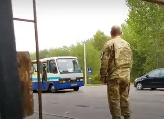 В Ровно проучили маршрутчиков, отказывающих участникам АТО