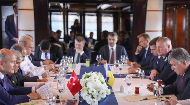 Украина и Турция провели обмен подозреваемыми в терроризме