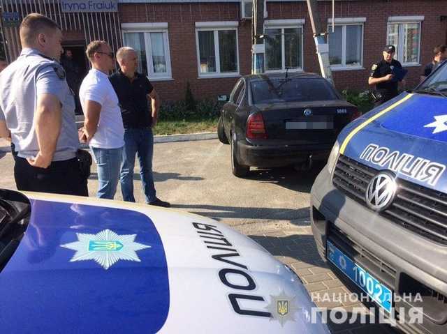 В Запорожье мужчина удерживал бабушку в квартире и угрожал самоубийством