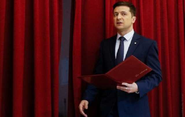 Зеленский должен решить, хочет он быть "слугой народа" или олигархов – Financial Times