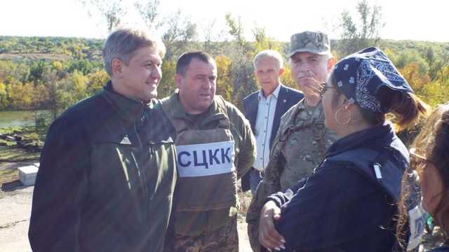 Данилюк проверил ход строительства моста в Станице Луганской