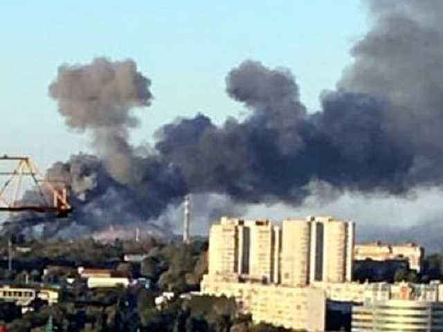 До сих пор не потушили: новые подробности масштабного пожара в Донецке