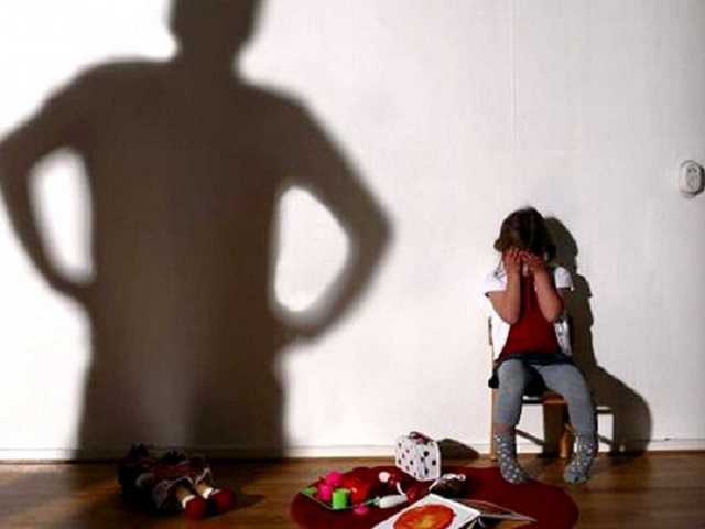 Задержание негодяя: в Запорожье мужчина развращал четырехлетнюю девочку