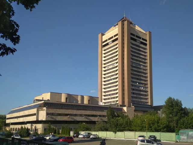 Телецентр «Карандаш» в Киеве лишился «позолоченной иглы»: теперь здание стало мишенью для молний