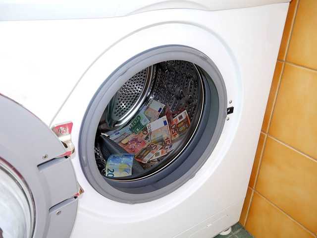 "Крутейший законопроект": украинское правительство будет бороться с "отмыванием" денег