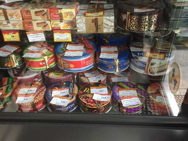 Сладкий троллинг Порошенко. Конкурент Roshen выпустил торт "Мальдивы"