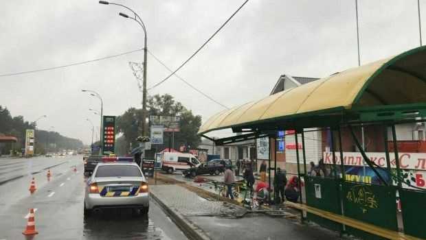 Трагедия в Броварах: Полицейский буквально «влетел» в остановку, погибли люди