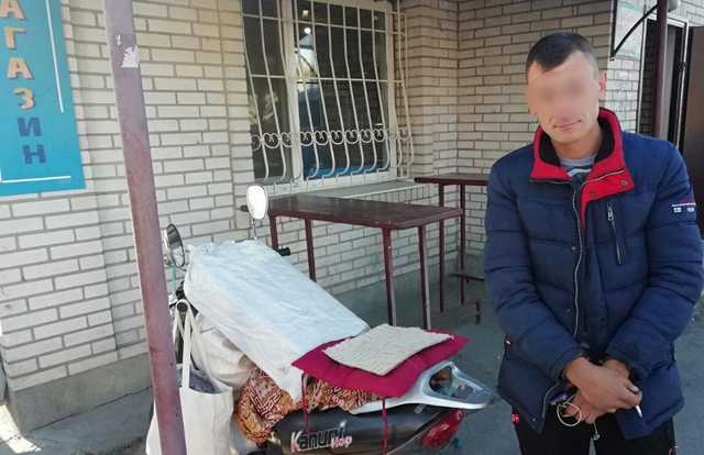 Под Киевом наглый вор ограбил церковь и уехал на чужом мотороллере