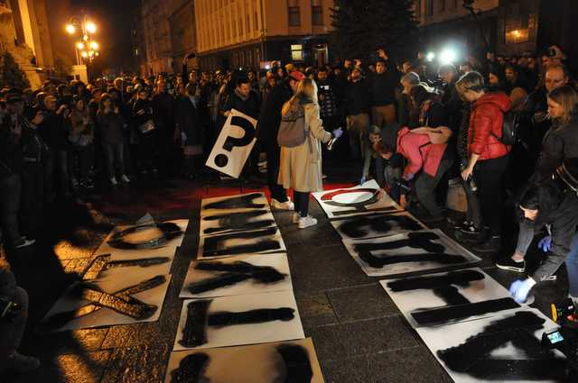 Активисты об акции по Гандзюк на Банковой: Реакции президента нет, надпись удалили