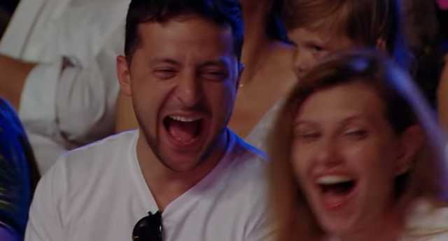 «Ты как с президентом разговариваешь, гн*да!» На «Лиге смеха» высмеяли Владимира Зеленского