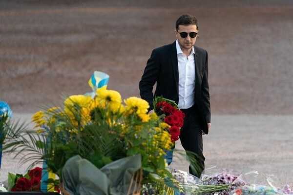 "Не пытайтесь выкрутиться!" На фото Зеленского в Бабьем Яру заметили странность