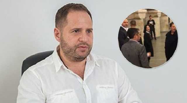 Помощника Зеленского заметили на фото с Крузом в Киеве