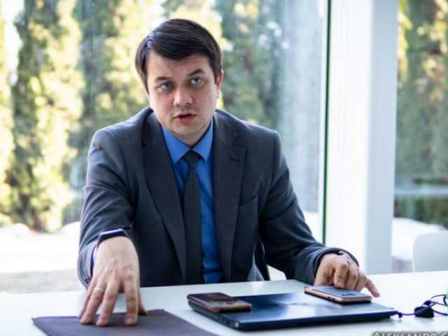 Программа действий Кабмина будет представлена в ВР 4 октября – Разумков