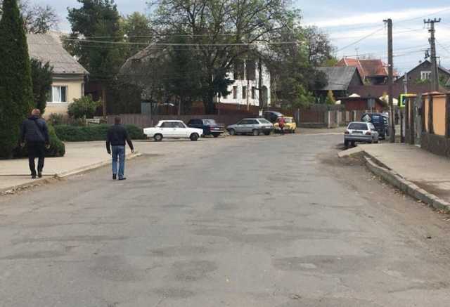 На Закарпатье микроавтобус Mercedes сбил 83-летнего велосипедиста: пенсионер попал в реанимацию