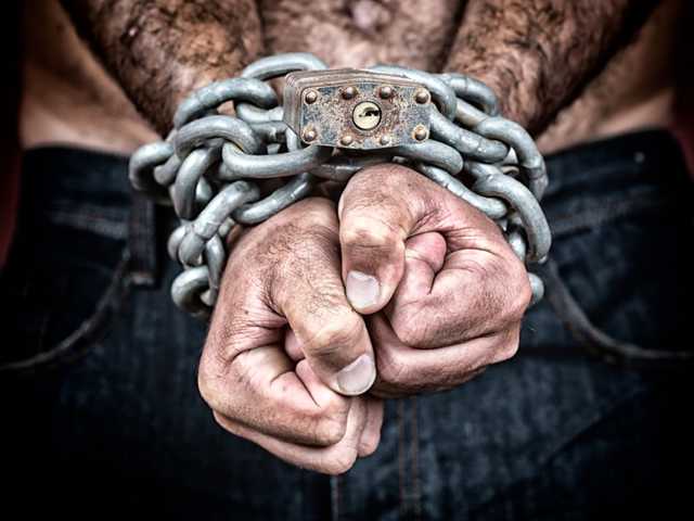 Попал в рабство: В Мелитополе родители через пять отыскали сына с выбитыми зубами