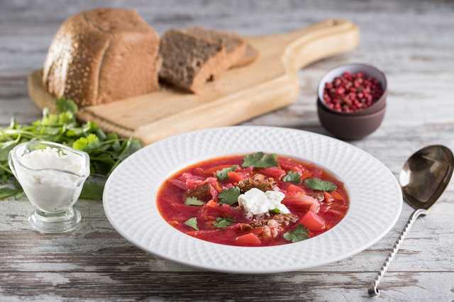 Под Киевом пьяный мужчина вызвал полицию из-за невкусного борща