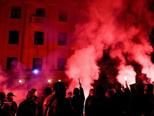 Участники Штайнмайер-майдана ушли с площади к Офису президента на Банковой