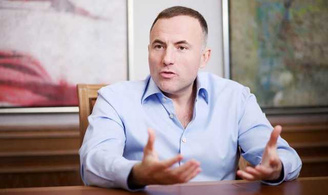 Янукович возвращает себе Межигорье с помощью Фукса. А также Минюст и АРМА