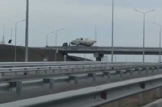 К Крымскому мосту внезапно стянули вертолеты