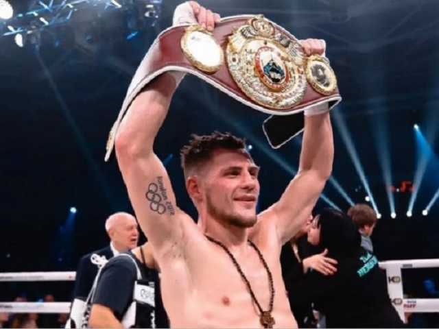 Украинец Беринчик в ярком бою защитил чемпионский пояс