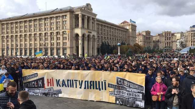 «Нет капитуляции»: Порошенко ищет способы влияния на власть