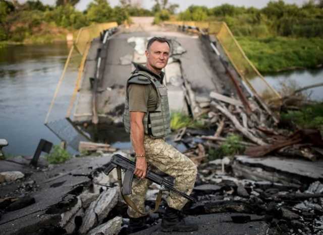 Экс-командир 93-й бригады: Если ВСУ отойдут от Петровского, боевики вернутся на свои позиции