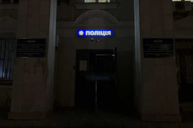 В Киеве взбешенная мать расцарапала лицо полицейскому