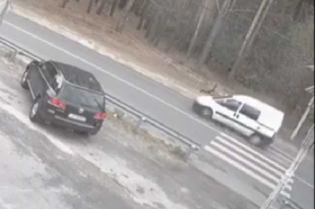 Под Киевом авто сбило ребенка на переходе