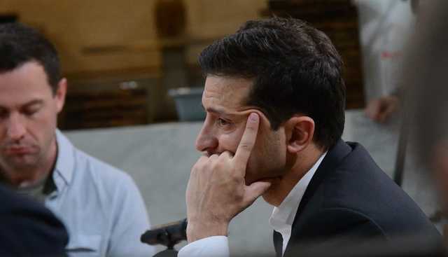 Зеленский: Я не пользуюсь резиденцией президента, живу в квартире - охрана вешается