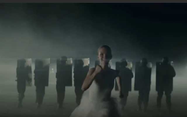 «Здесь не хотят, чтоб мы соображали»: популярный рэпер хлестко разгромил современную Россию