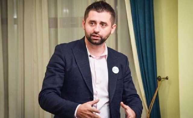 Арахамия сообщил, что досрочных местных выборов не будет