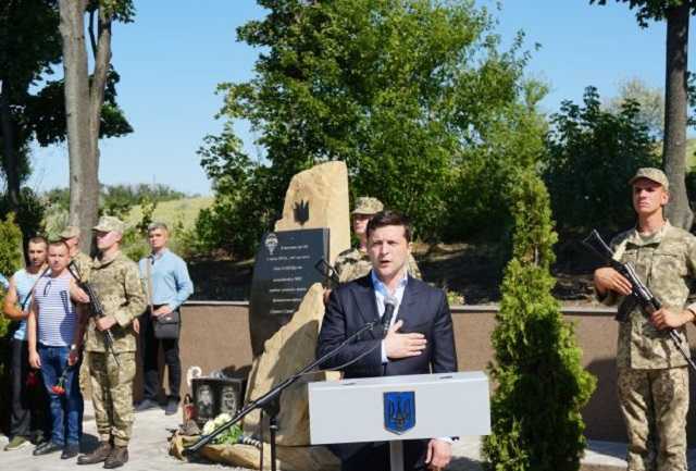 У Зеленського кажуть, що розведення військ на Донбасі не буде