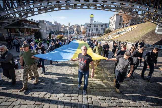 Лозунг “Ні Лугандону” замість “Ні капітуляції” був би ідеальним для акцій, – Дроздов