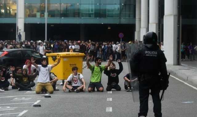 Барселону охватили беспорядки: более 130 пострадавших