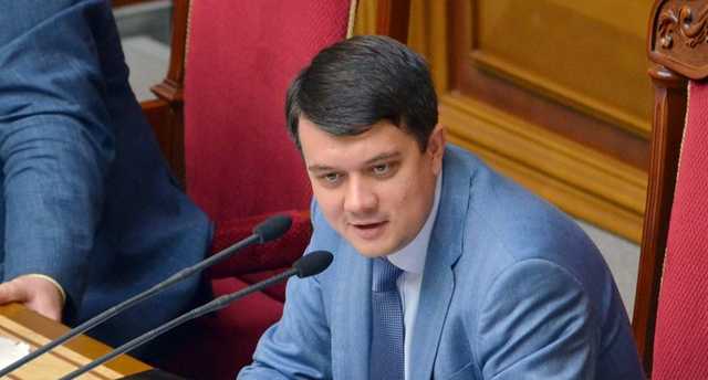 Разумков позвал в Раду трех министров для отчета перед депутатами